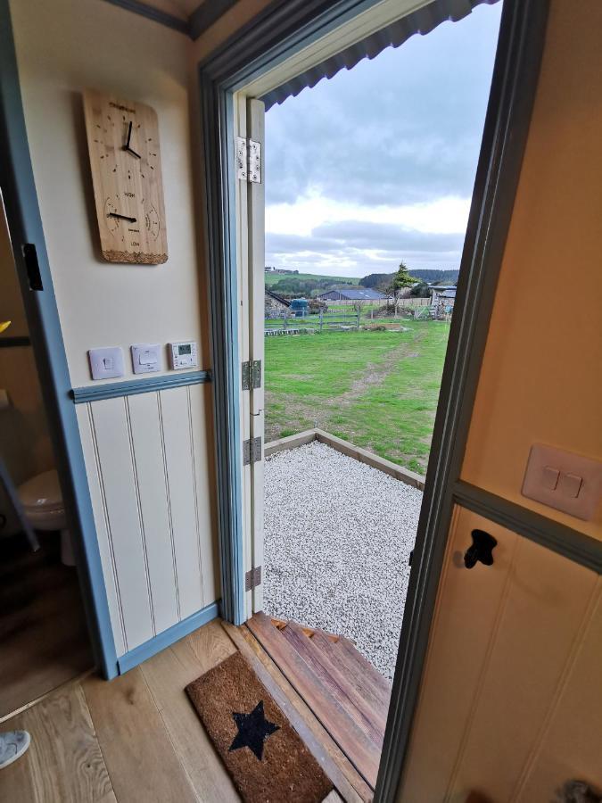 Toms Hut And Robins Rest Shepherd Huts Near Wadebridge Ngoại thất bức ảnh