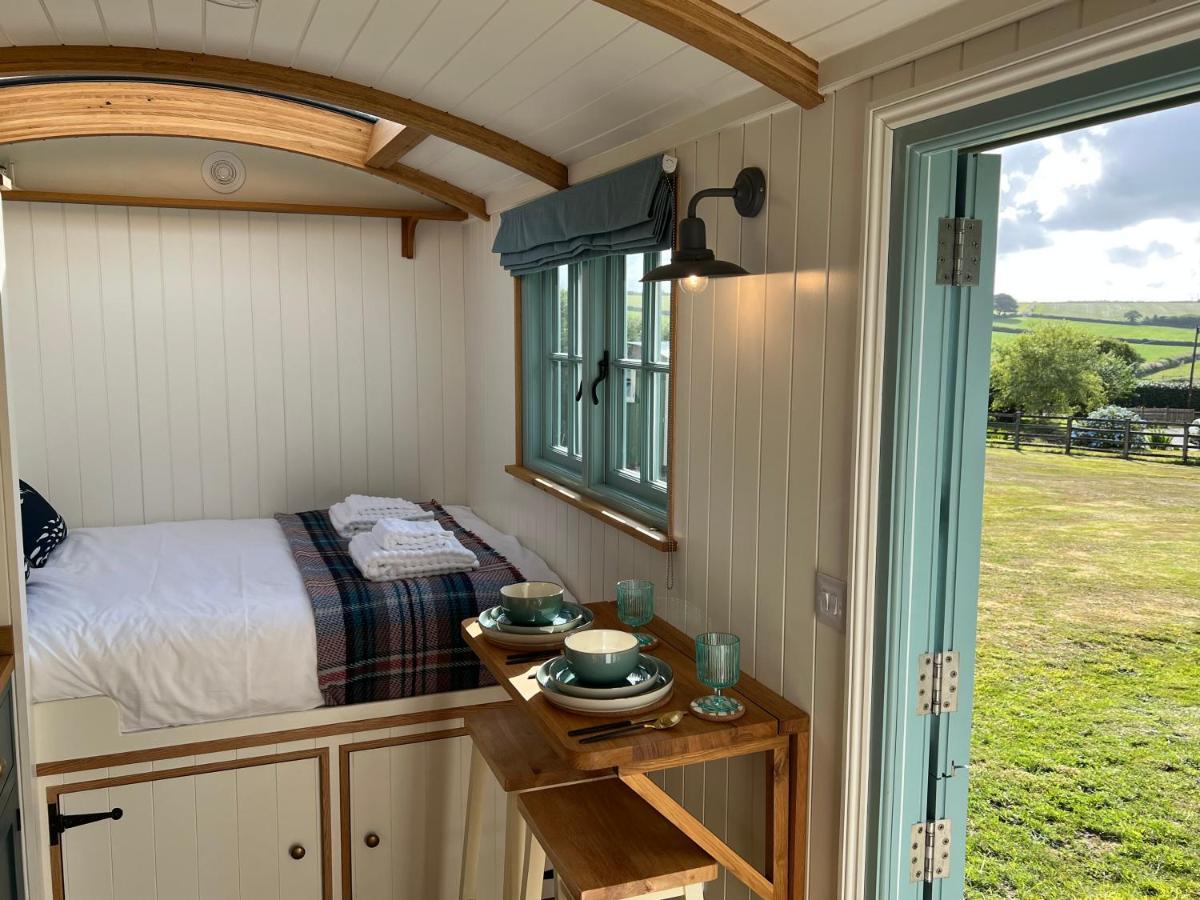Toms Hut And Robins Rest Shepherd Huts Near Wadebridge Ngoại thất bức ảnh