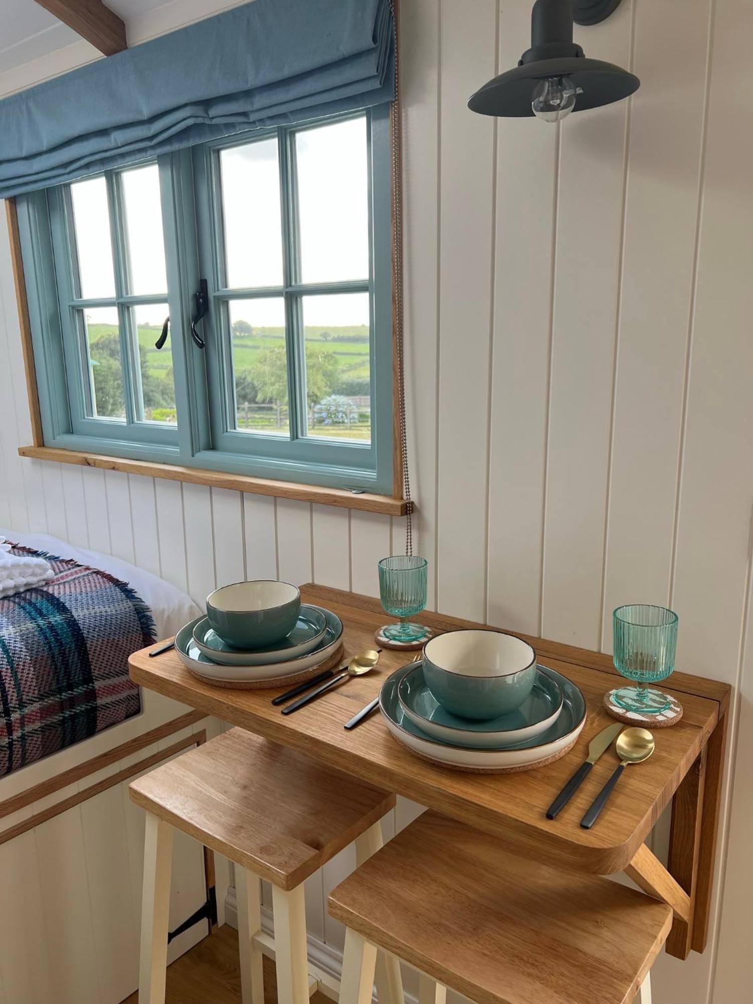 Toms Hut And Robins Rest Shepherd Huts Near Wadebridge Ngoại thất bức ảnh