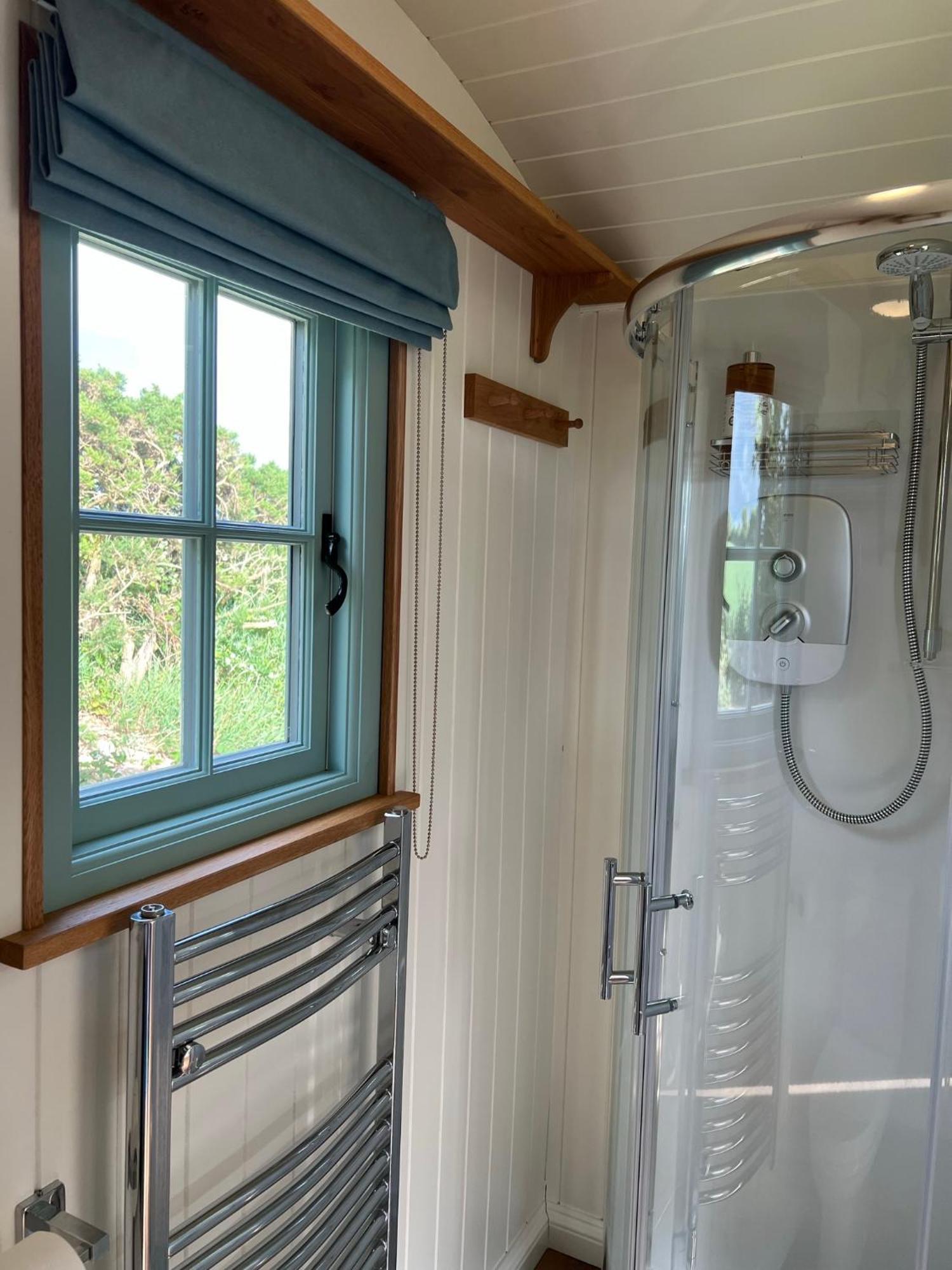 Toms Hut And Robins Rest Shepherd Huts Near Wadebridge Ngoại thất bức ảnh
