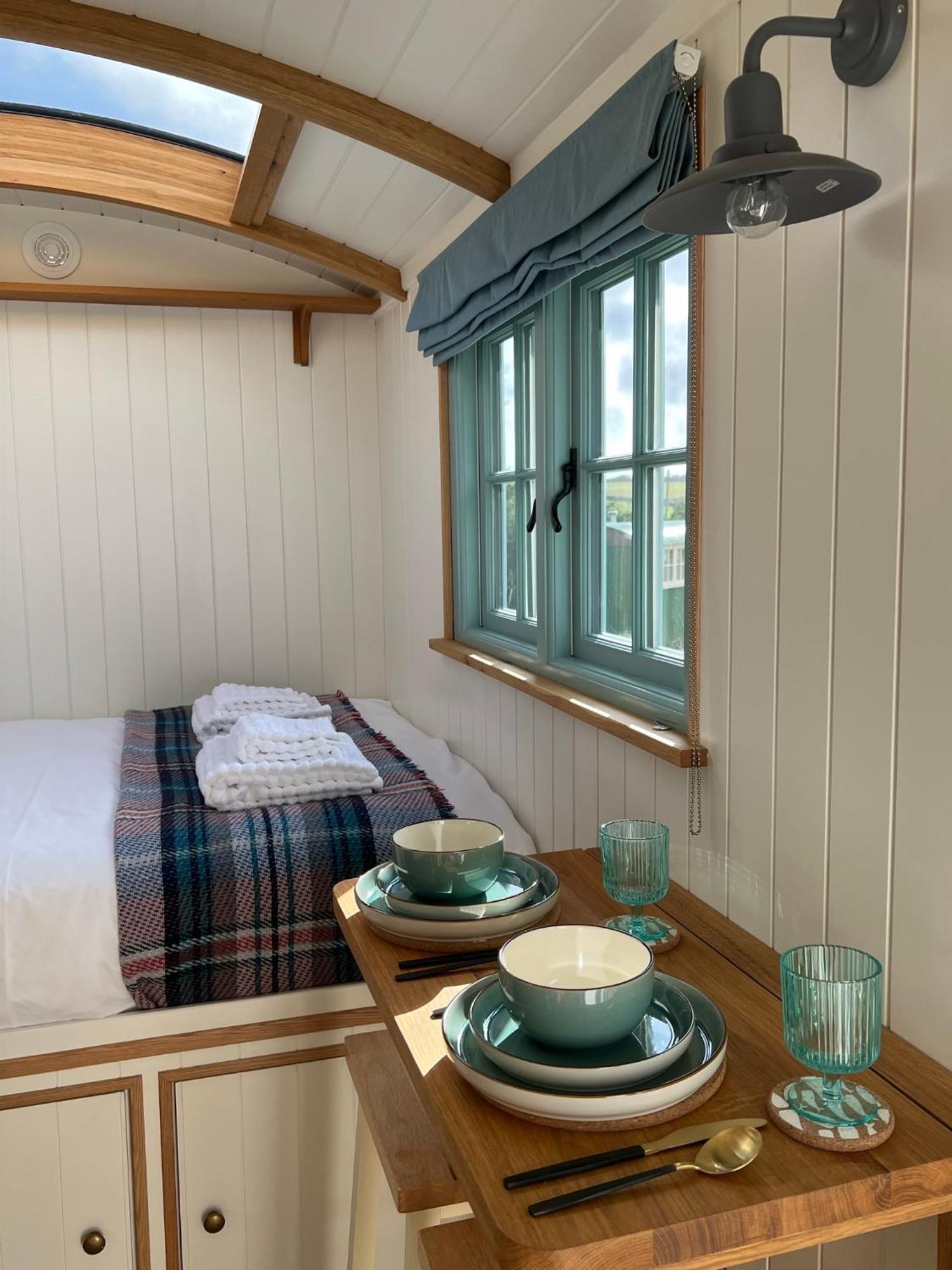 Toms Hut And Robins Rest Shepherd Huts Near Wadebridge Ngoại thất bức ảnh