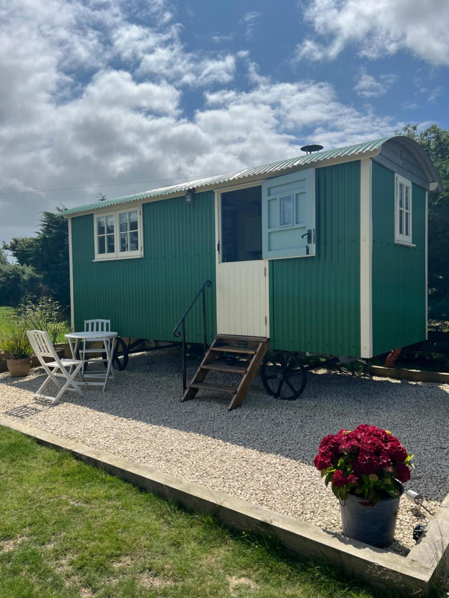 Toms Hut And Robins Rest Shepherd Huts Near Wadebridge Ngoại thất bức ảnh