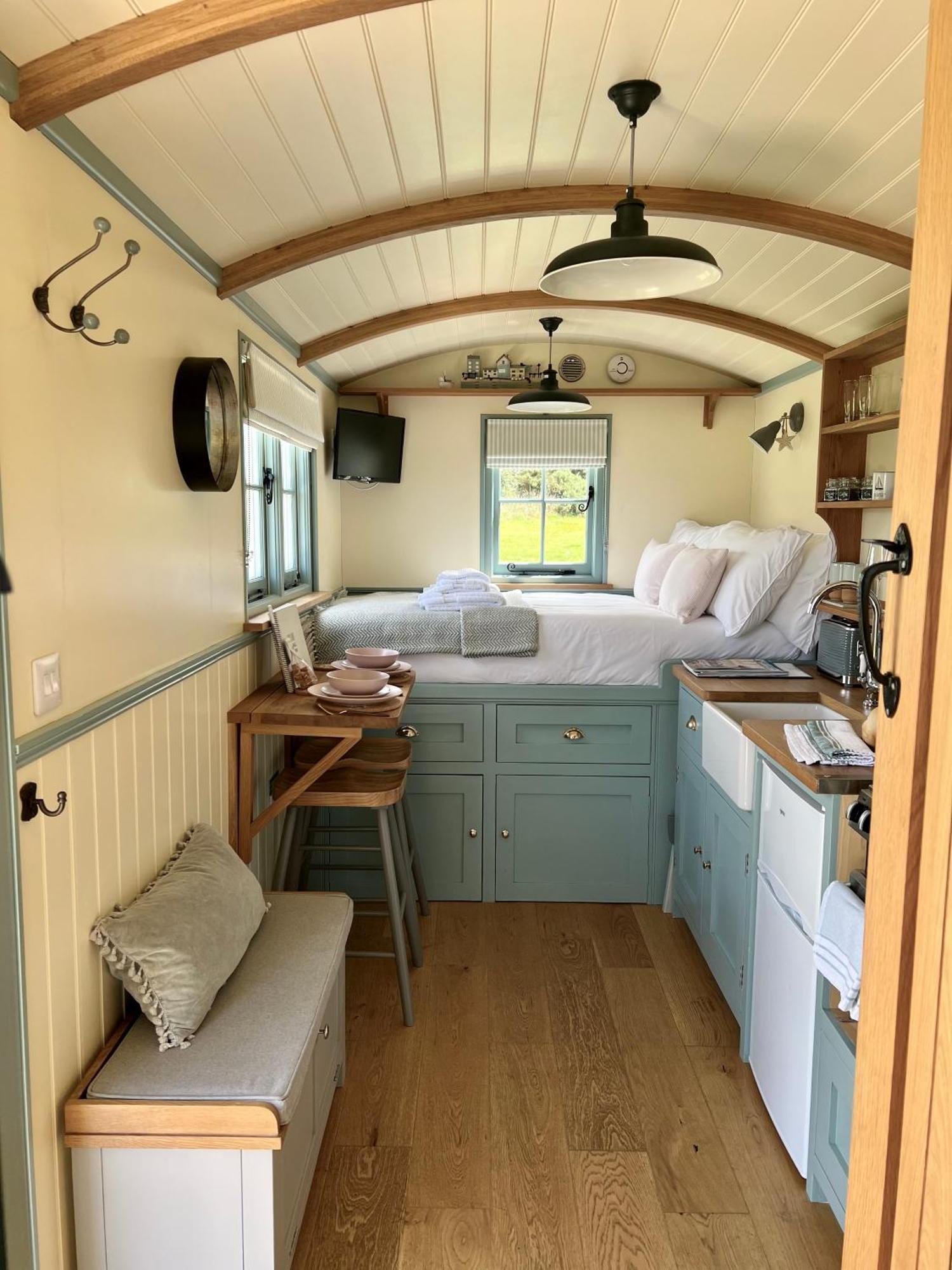 Toms Hut And Robins Rest Shepherd Huts Near Wadebridge Ngoại thất bức ảnh