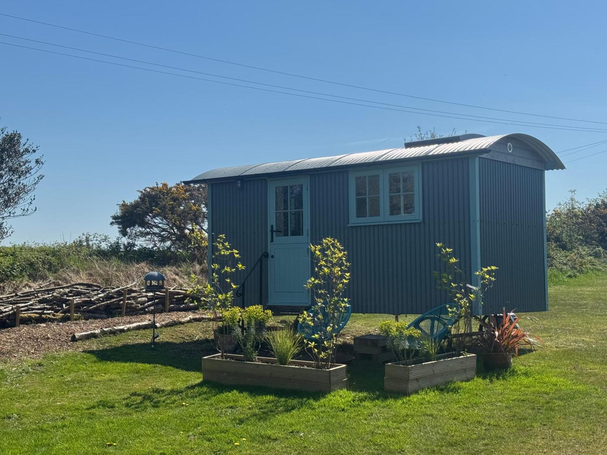Toms Hut And Robins Rest Shepherd Huts Near Wadebridge Ngoại thất bức ảnh